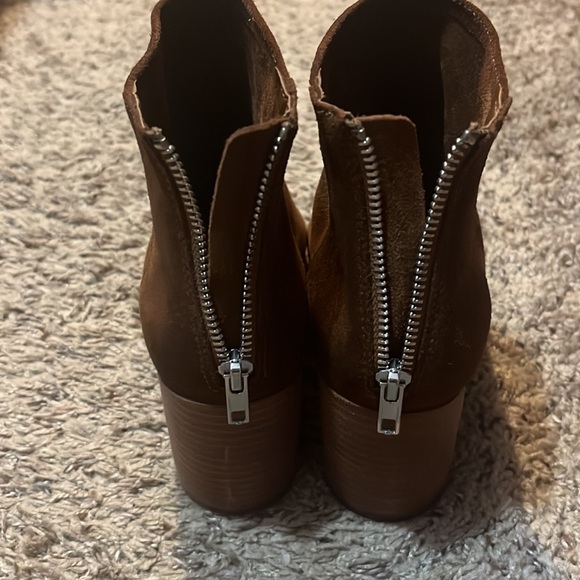 Aqua brown suede booties (size 6.5) - Picture 4 of 8